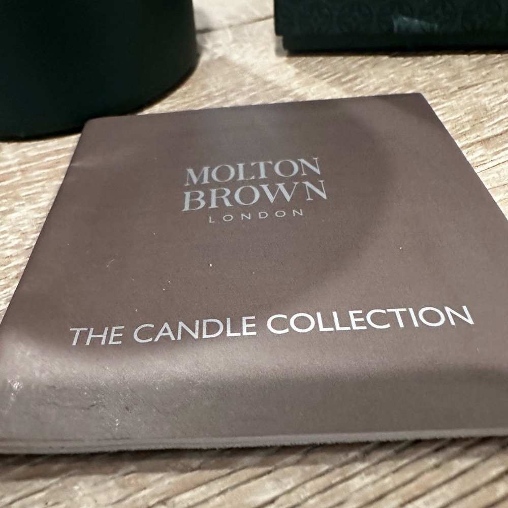 Molton Brown Emerald Candle with Box - Picture 4 of 7